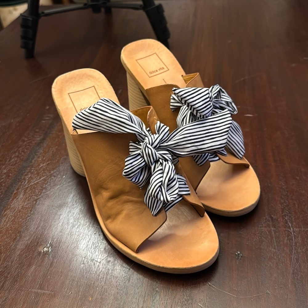 Dolce Vita tan open toe blue white striped ribbon size 8.5